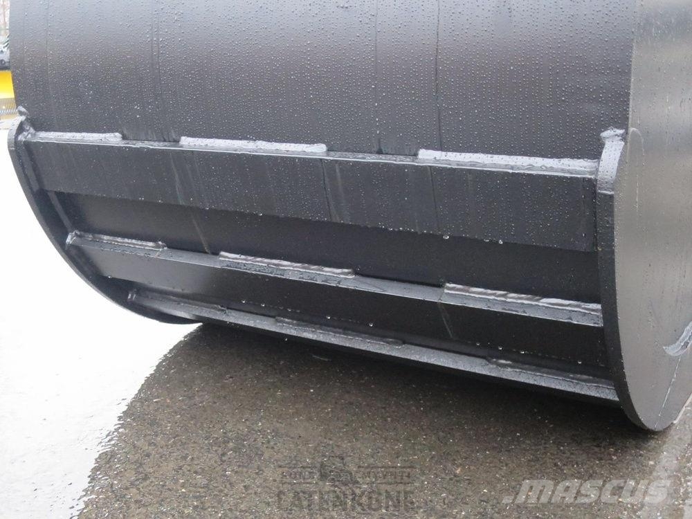 Laten Kuokkakauha 1300mm NTP20/30 kynsillä 挖斗