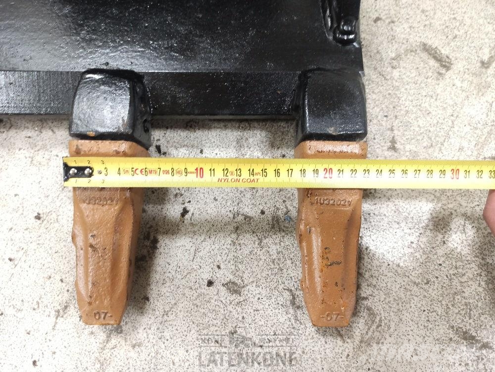 Laten Kuokkakauha 600mm S45 kynsillä 挖斗