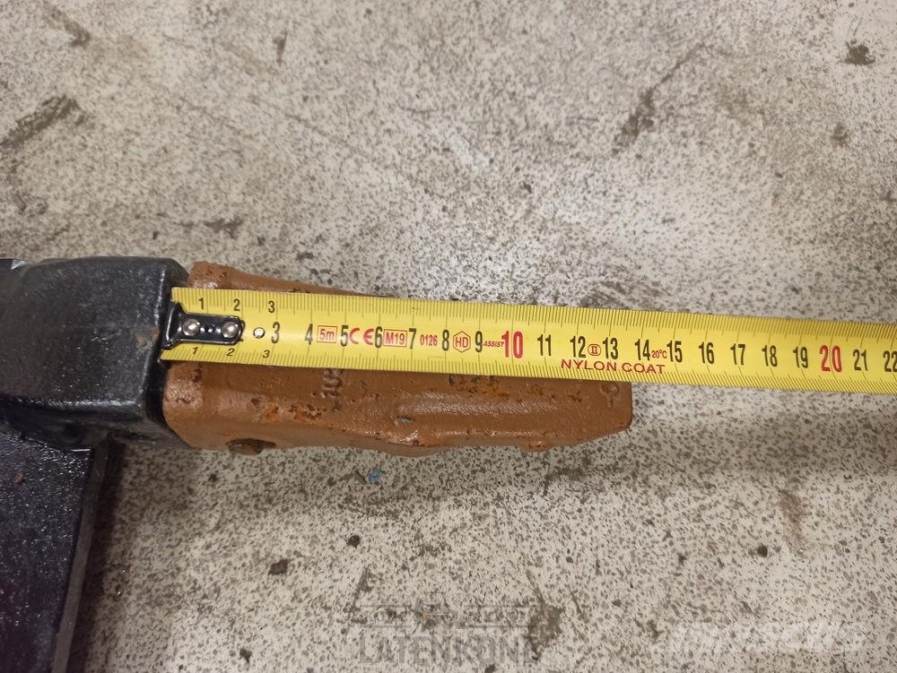 Laten Kuokkakauha 600mm S45 kynsillä 挖斗