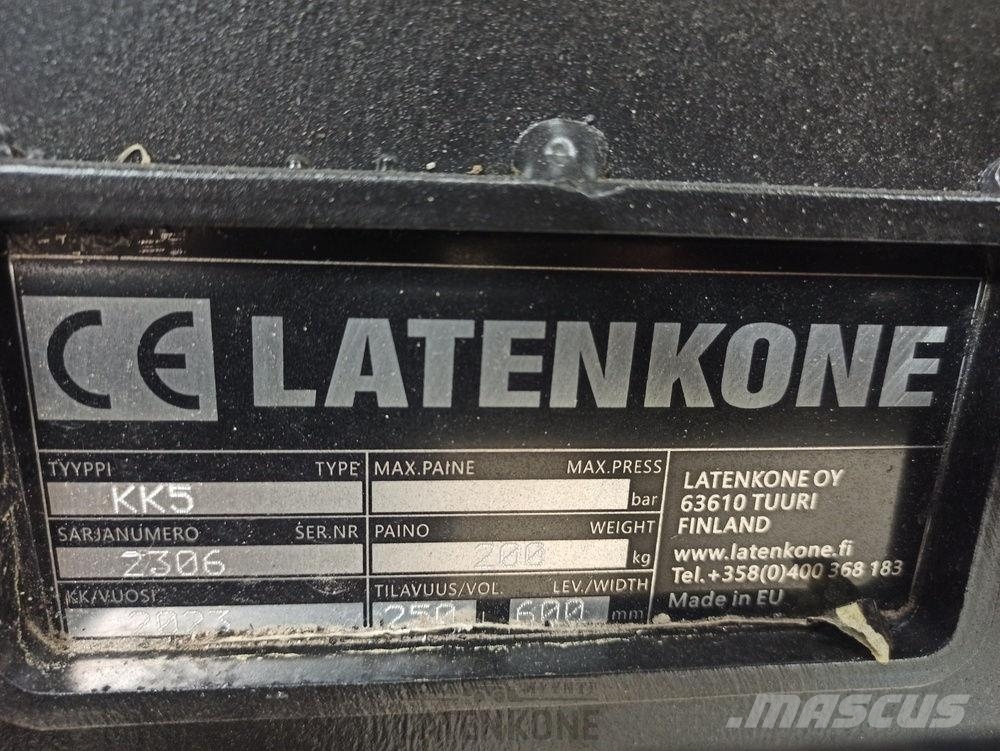 Laten Kuokkakauha 600mm S45 kynsillä 挖斗