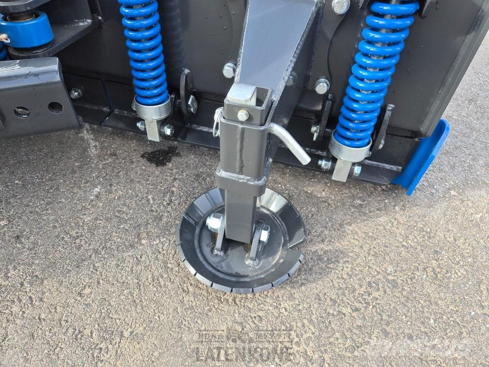 Padagas Nivelaura SSVL-32M حراثات ونصول الجليد