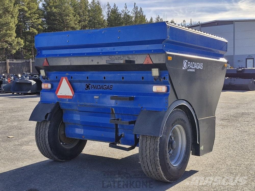 Padagas SP-6000 Hiekoitusvaunu lisälaidoilla 6.4m3 Kauhat