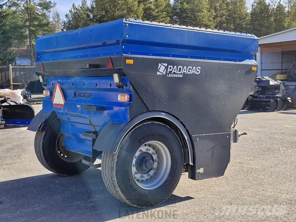 Padagas SP-6000 Hiekoitusvaunu lisälaidoilla 6.4m3 Kauhat
