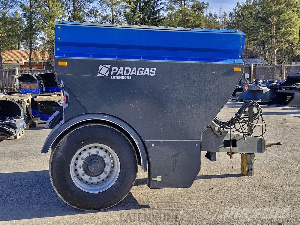 Padagas SP-6000 Hiekoitusvaunu lisälaidoilla 6.4m3 Kauhat