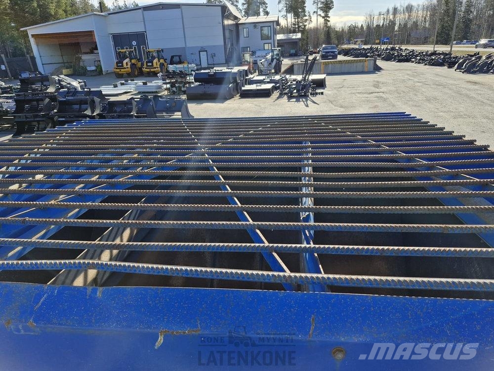 Padagas SP-6000 Hiekoitusvaunu lisälaidoilla 6.4m3 Kauhat