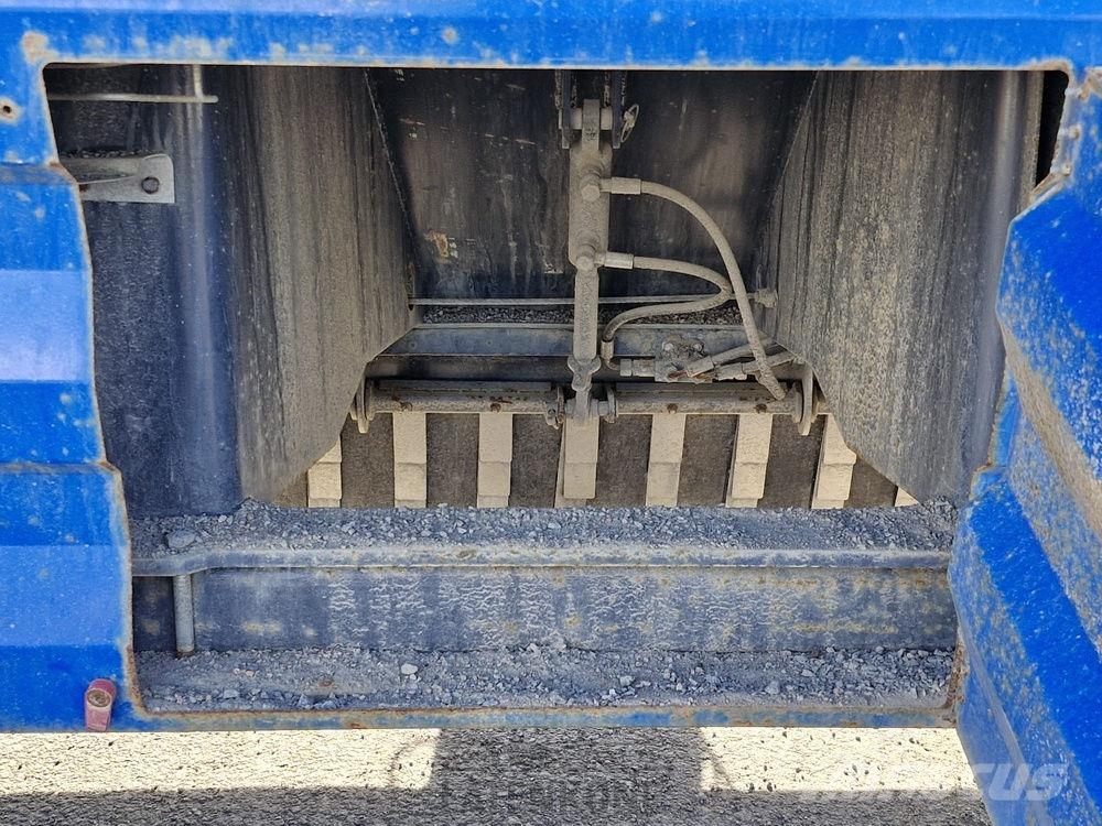 Padagas SP-6000 Hiekoitusvaunu lisälaidoilla 6.4m3 Kauhat