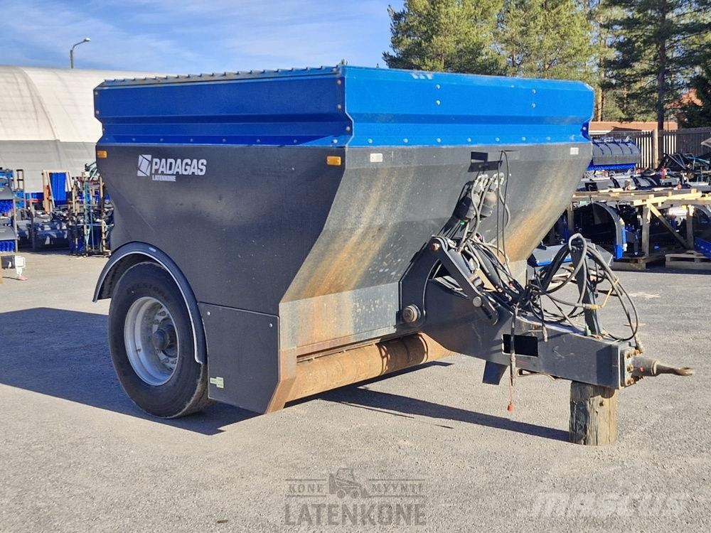 Padagas SP-6000 Hiekoitusvaunu lisälaidoilla 6.4m3 Kauhat
