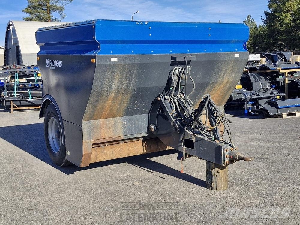 Padagas SP-6000 Hiekoitusvaunu lisälaidoilla 6.4m3 Kauhat