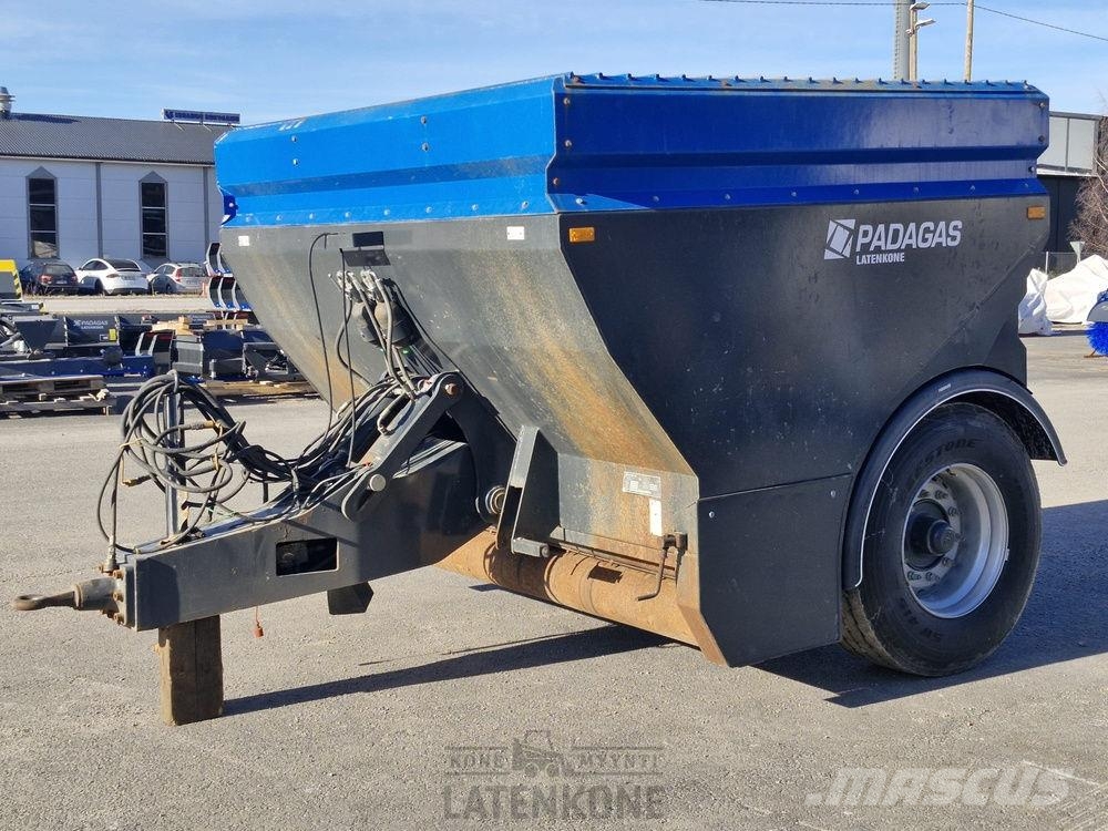 Padagas SP-6000 Hiekoitusvaunu lisälaidoilla 6.4m3 Kauhat