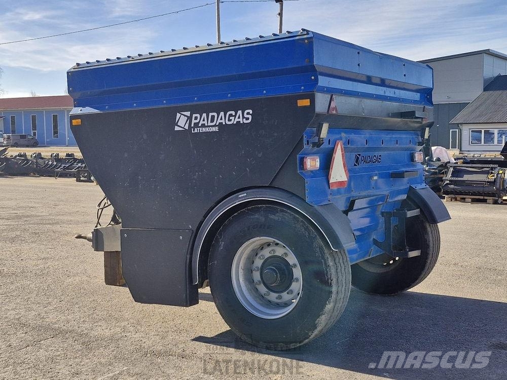 Padagas SP-6000 Hiekoitusvaunu lisälaidoilla 6.4m3 Kauhat