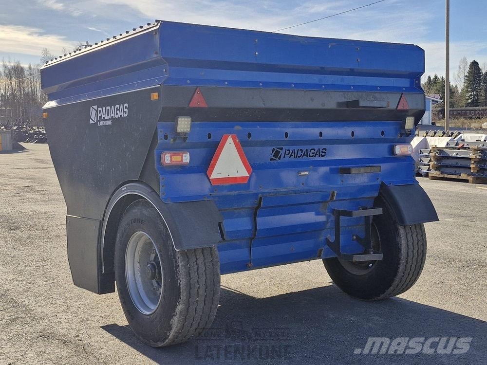 Padagas SP-6000 Hiekoitusvaunu lisälaidoilla 6.4m3 Kauhat
