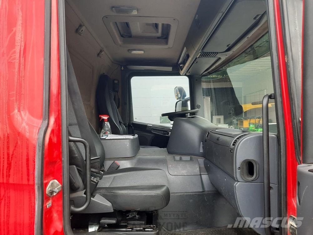 Scania P380 8x2 koneenkuljetusauto Platós / Ponyvás teherautók
