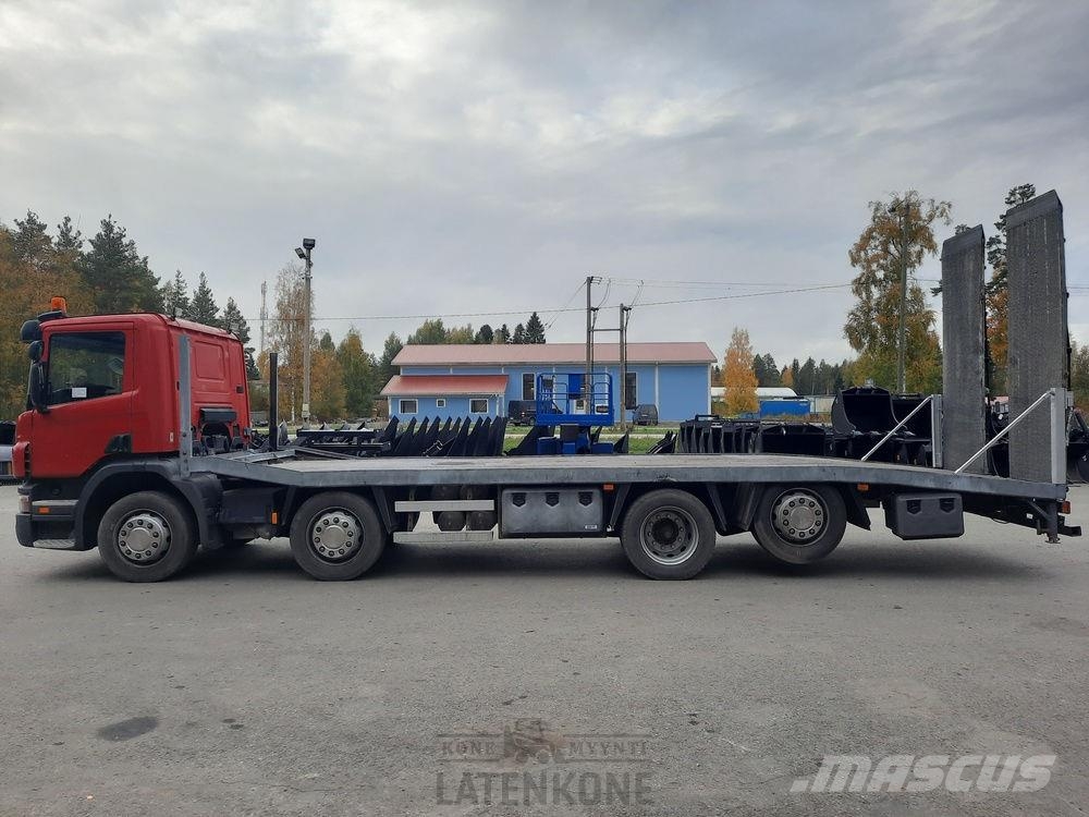 Scania P380 8x2 koneenkuljetusauto Platós / Ponyvás teherautók