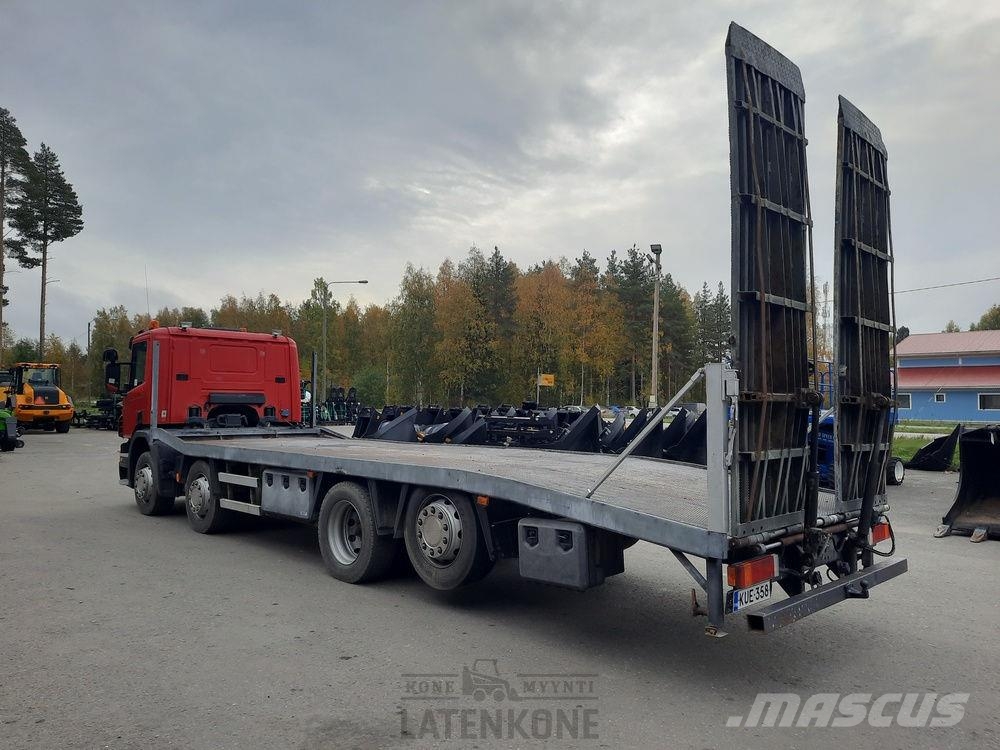 Scania P380 8x2 koneenkuljetusauto Platós / Ponyvás teherautók