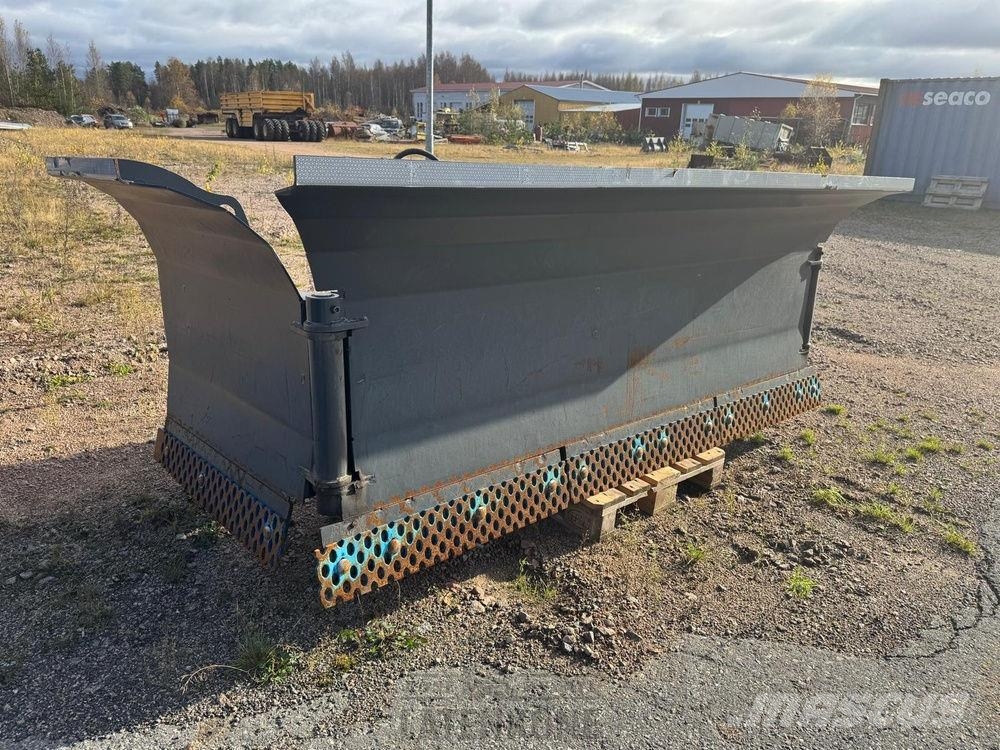 Volvo U-aura 480-280 HW Käytetty Lâminas de neve e arados