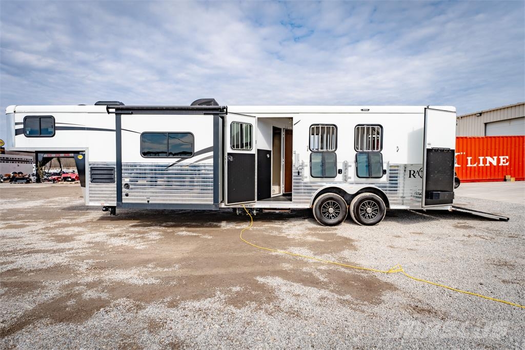 Bison COACH 8312RG Animal transport semi-trailers