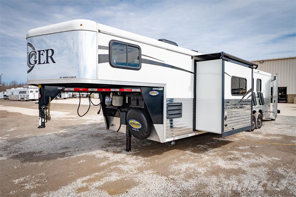 Bison COACH 8312RG Animal transport semi-trailers