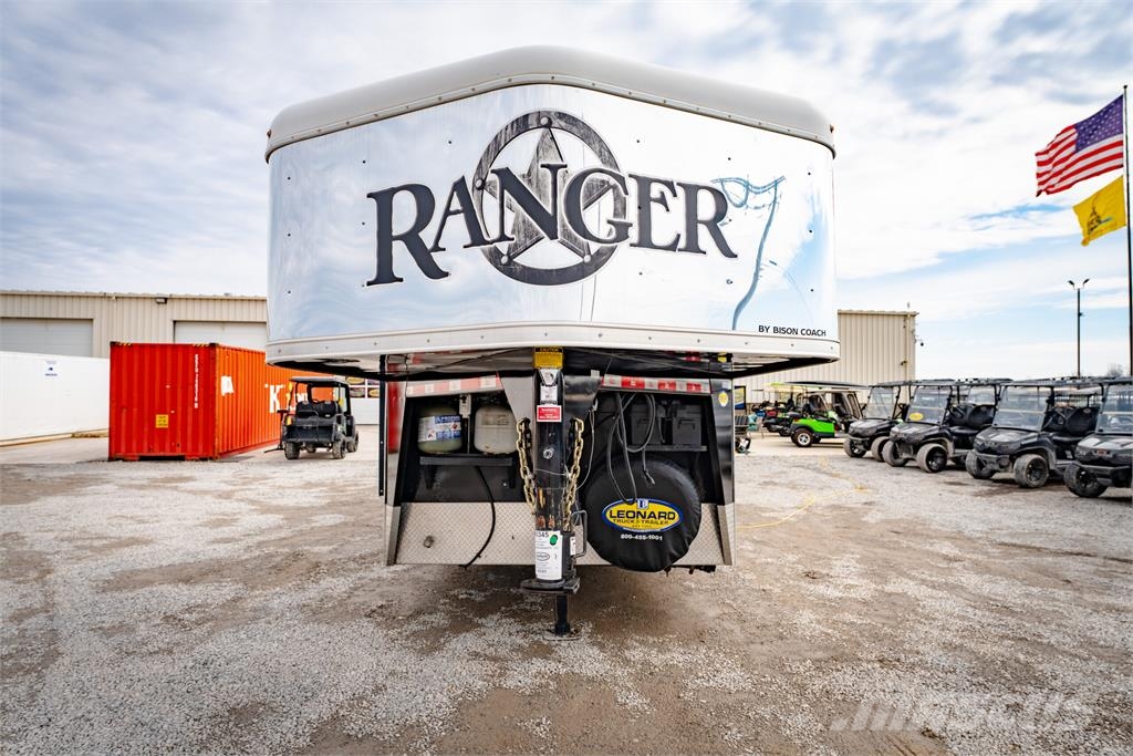 Bison COACH 8312RG Animal transport semi-trailers