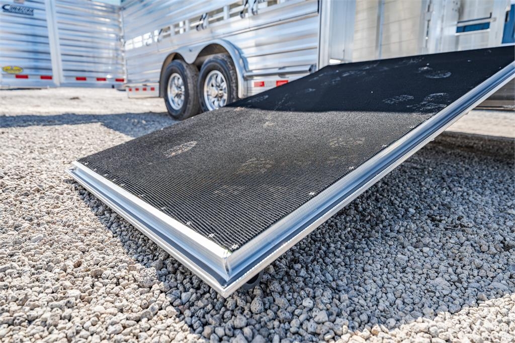 Cimarron TRAILERS SW24GPRO Prikolice za prevoz životinja