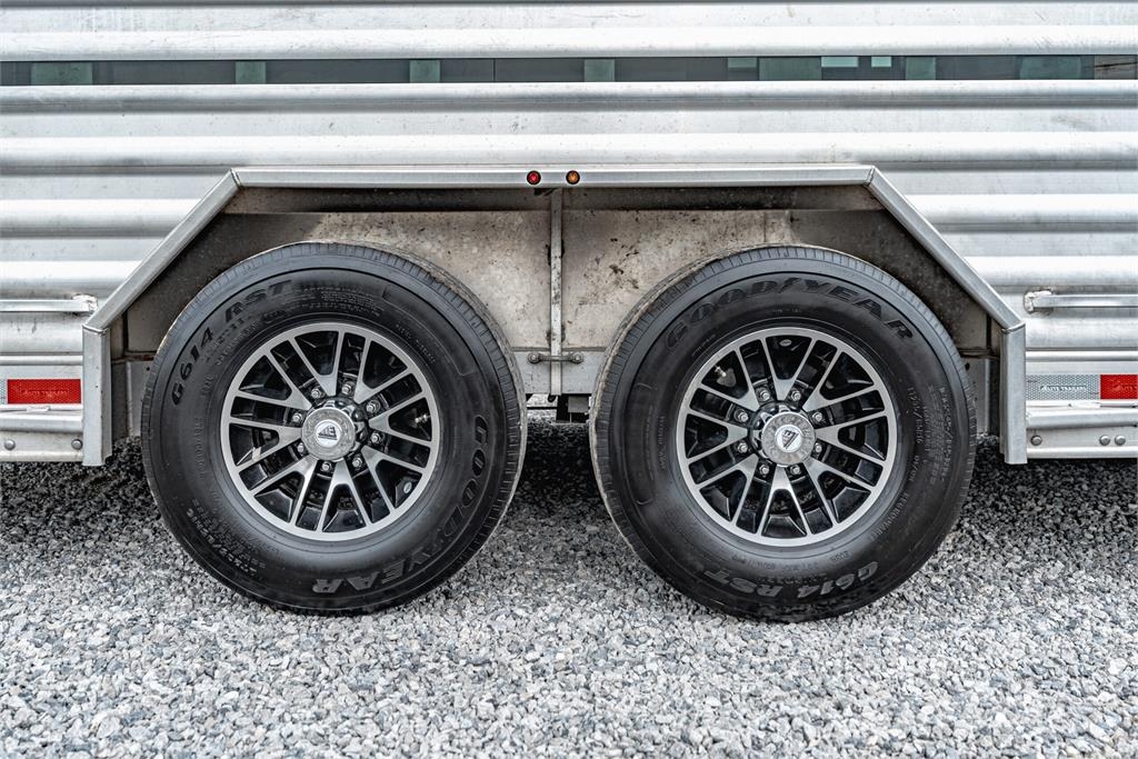Elite TRAILER MFG 28 Dzīvnieku transportēšanas piekabes