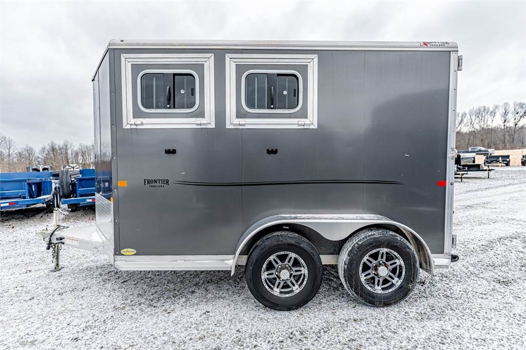 Frontier TRAILERS STRIDER 動物運輸拖車