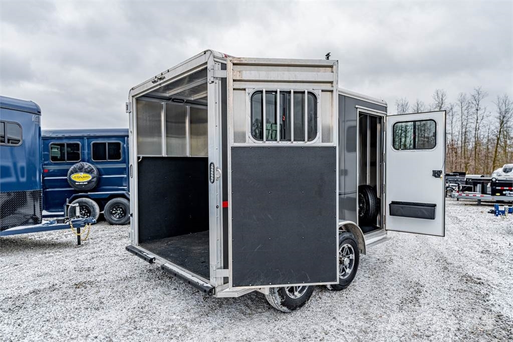 Frontier TRAILERS STRIDER 動物運輸拖車