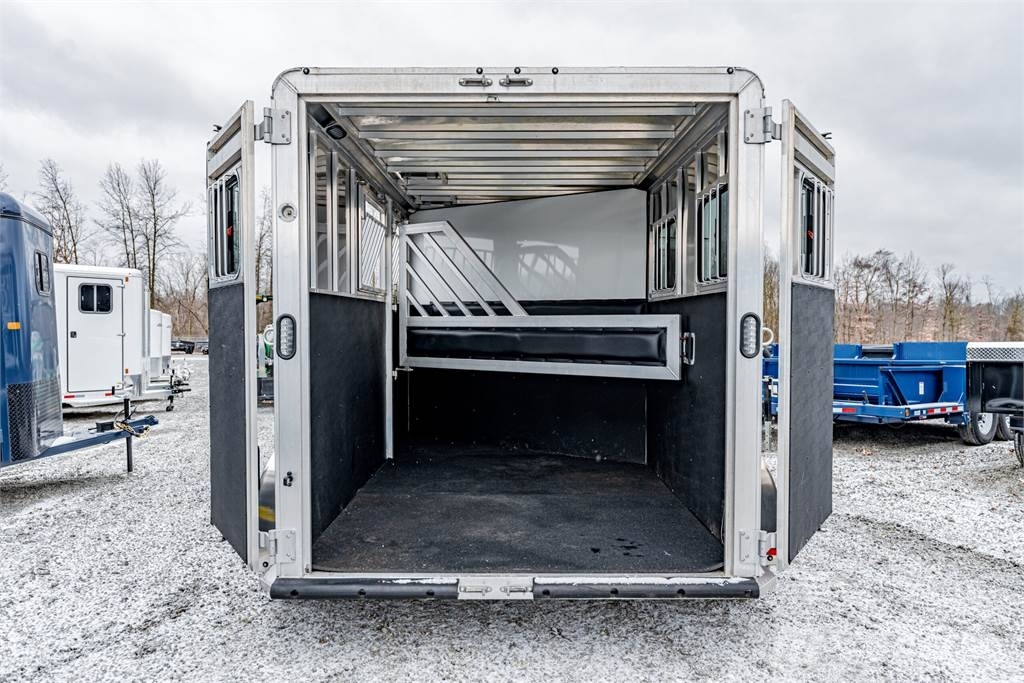 Frontier TRAILERS STRIDER 動物運輸拖車