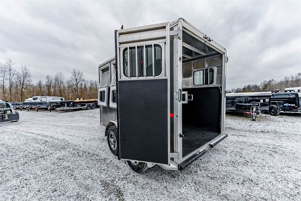 Frontier TRAILERS STRIDER 動物運輸拖車