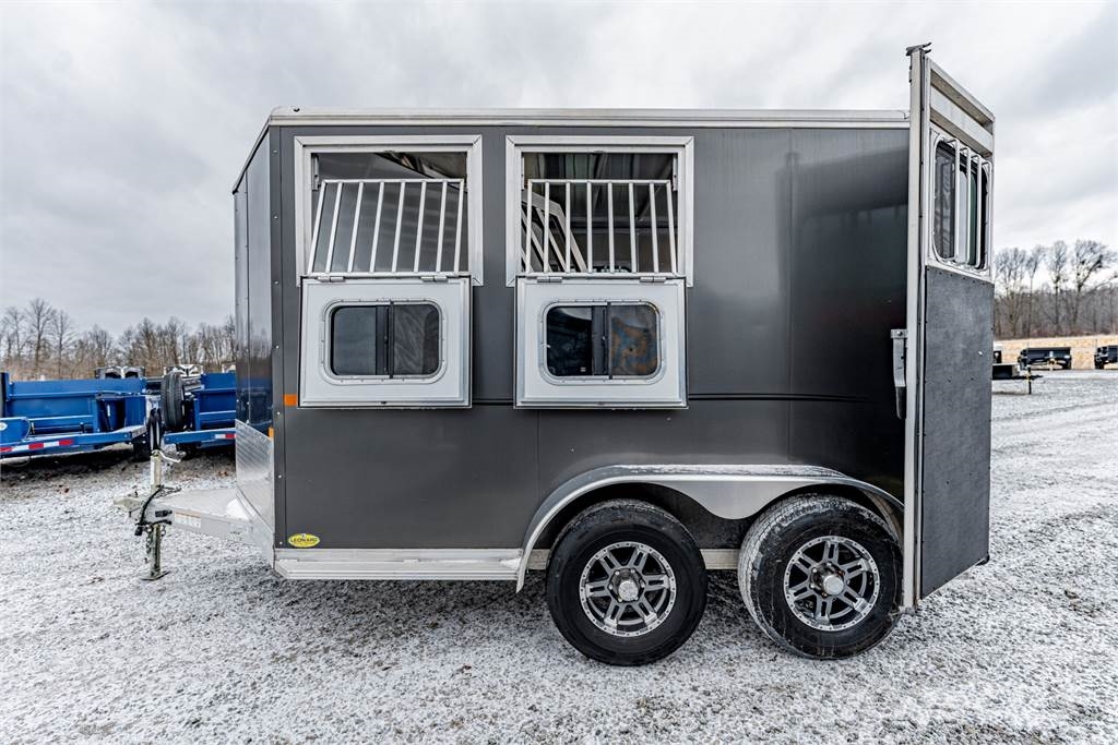 Frontier TRAILERS STRIDER 動物運輸拖車