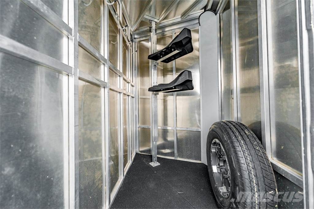 Frontier TRAILERS STRIDER 動物運輸拖車