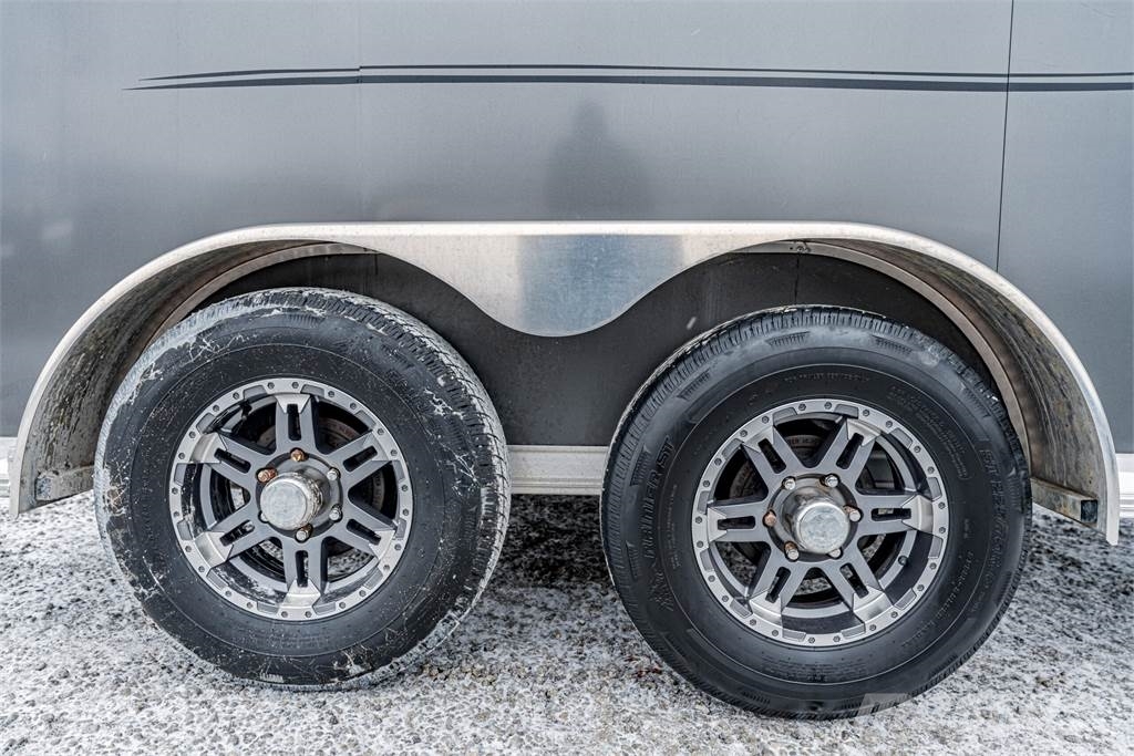 Frontier TRAILERS STRIDER 動物運輸拖車