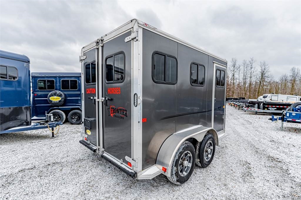 Frontier TRAILERS STRIDER 動物運輸拖車