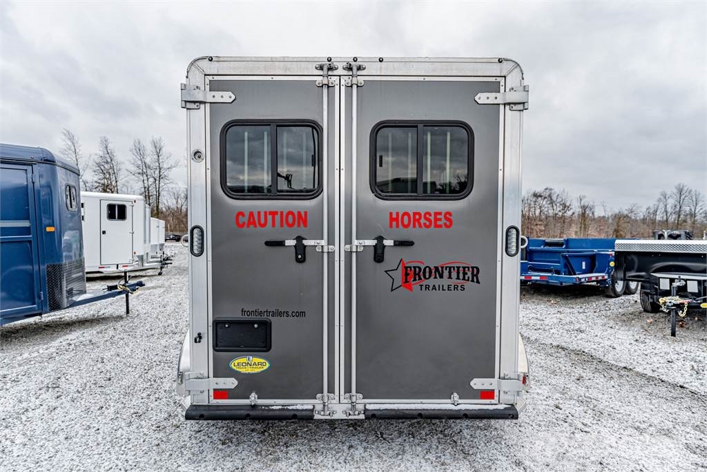 Frontier TRAILERS STRIDER 動物運輸拖車