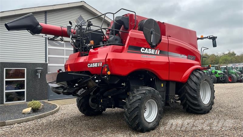 Case IH Axial Flow 8230 Med 2 sideknive Mejetærskere