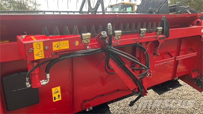 Case IH Axial Flow 8230 Med 2 sideknive Mejetærskere