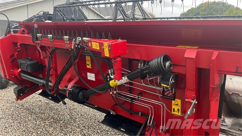 Case IH Axial Flow 8230 Med 2 sideknive Mejetærskere