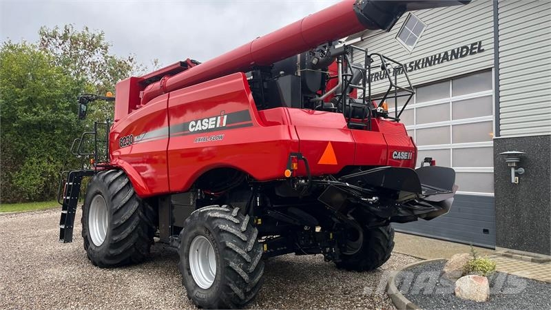 Case IH Axial Flow 8230 Med 2 sideknive Mejetærskere