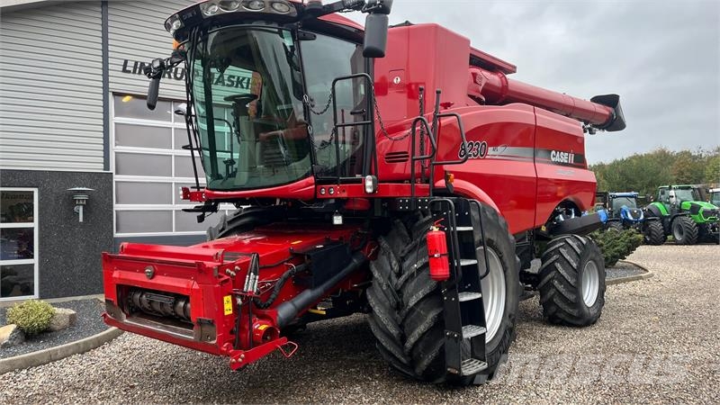 Case IH Axial Flow 8230 Med 2 sideknive Mejetærskere