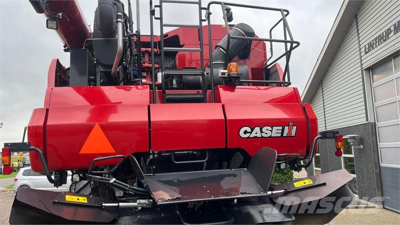 Case IH Axial Flow 8230 Med 2 sideknive Mejetærskere