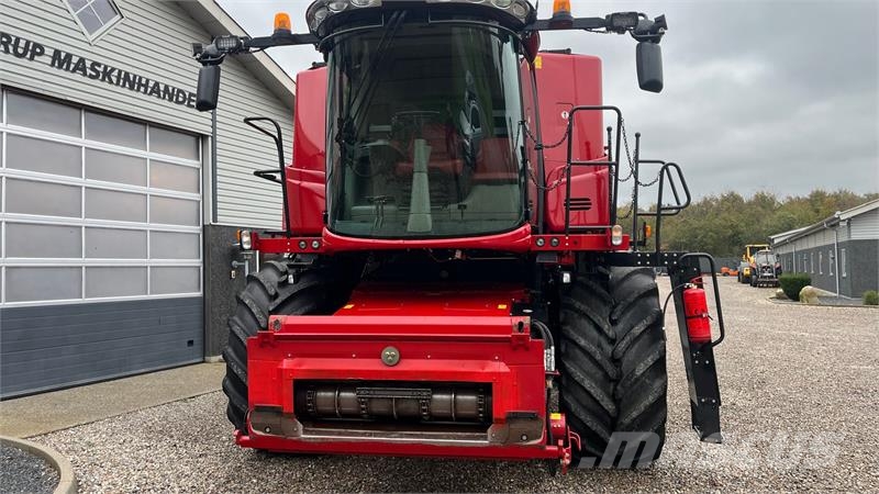 Case IH Axial Flow 8230 Med 2 sideknive Mejetærskere