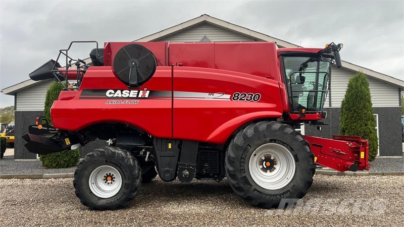 Case IH Axial Flow 8230 Med 2 sideknive Mejetærskere