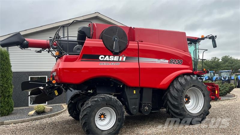 Case IH Axial Flow 8230 Med 2 sideknive Mejetærskere