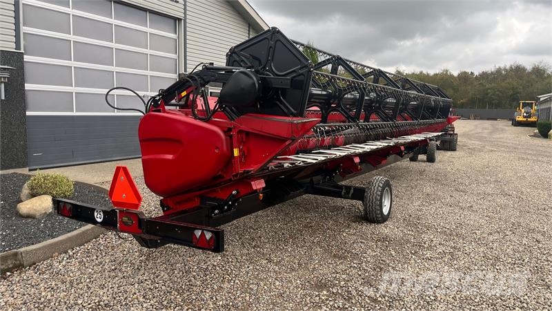 Case IH Axial Flow 8230 Med 2 sideknive Mejetærskere