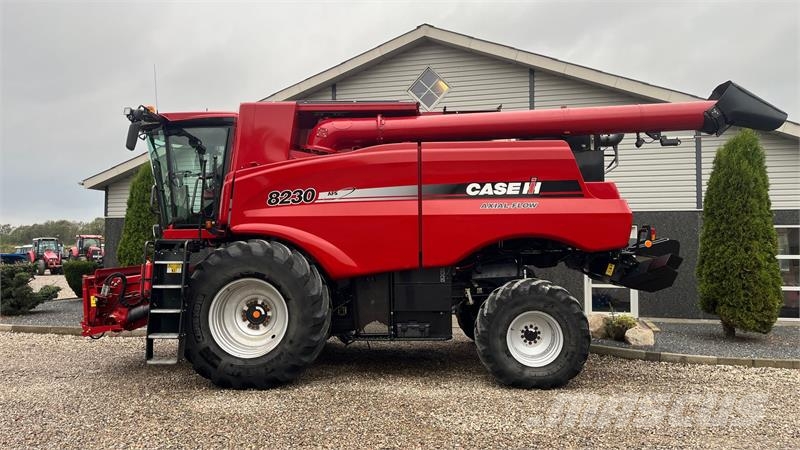 Case IH Axial Flow 8230 Med 2 sideknive Mejetærskere