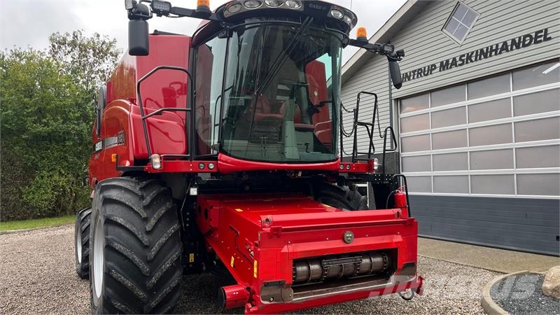 Case IH Axial Flow 8230 Med 2 sideknive Mejetærskere