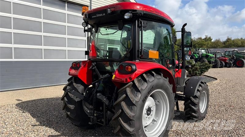Case IH Farmall 75 A med vendegear og brede hjul Tracteur