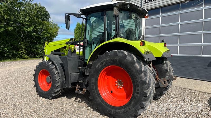 CLAAS Arion 610 Med frontlæsser Traktorok