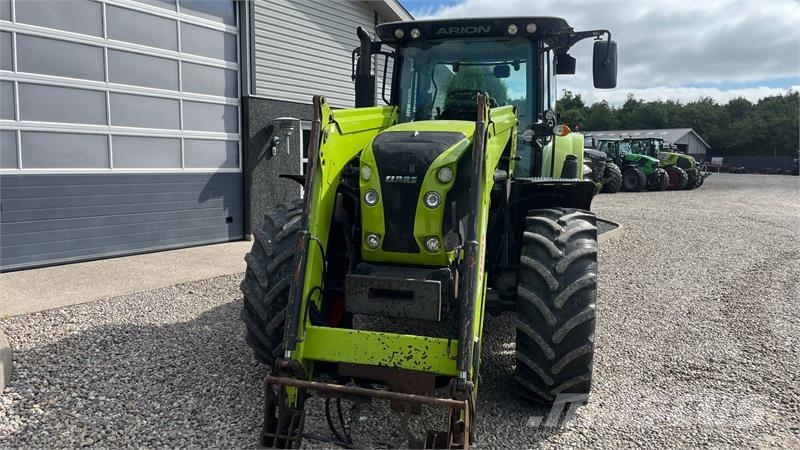 CLAAS Arion 610 Med frontlæsser Traktorok
