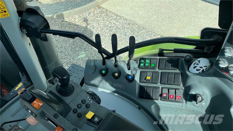 CLAAS Arion 610 Med frontlæsser Traktorok