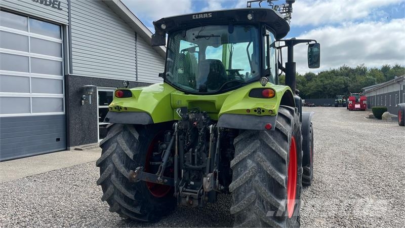 CLAAS Arion 610 Med frontlæsser Traktorok